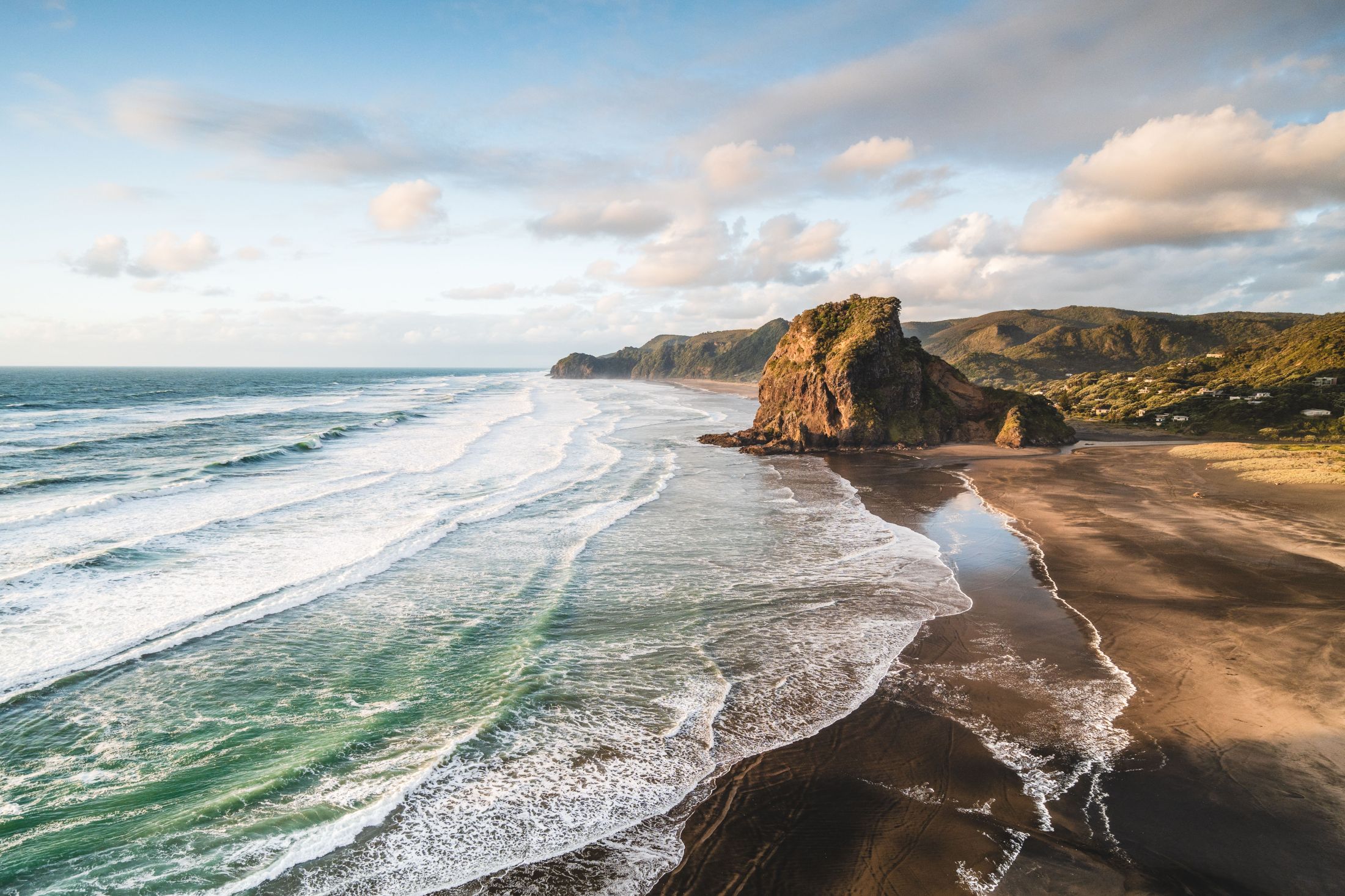 Piha Beach – mekka serferów
